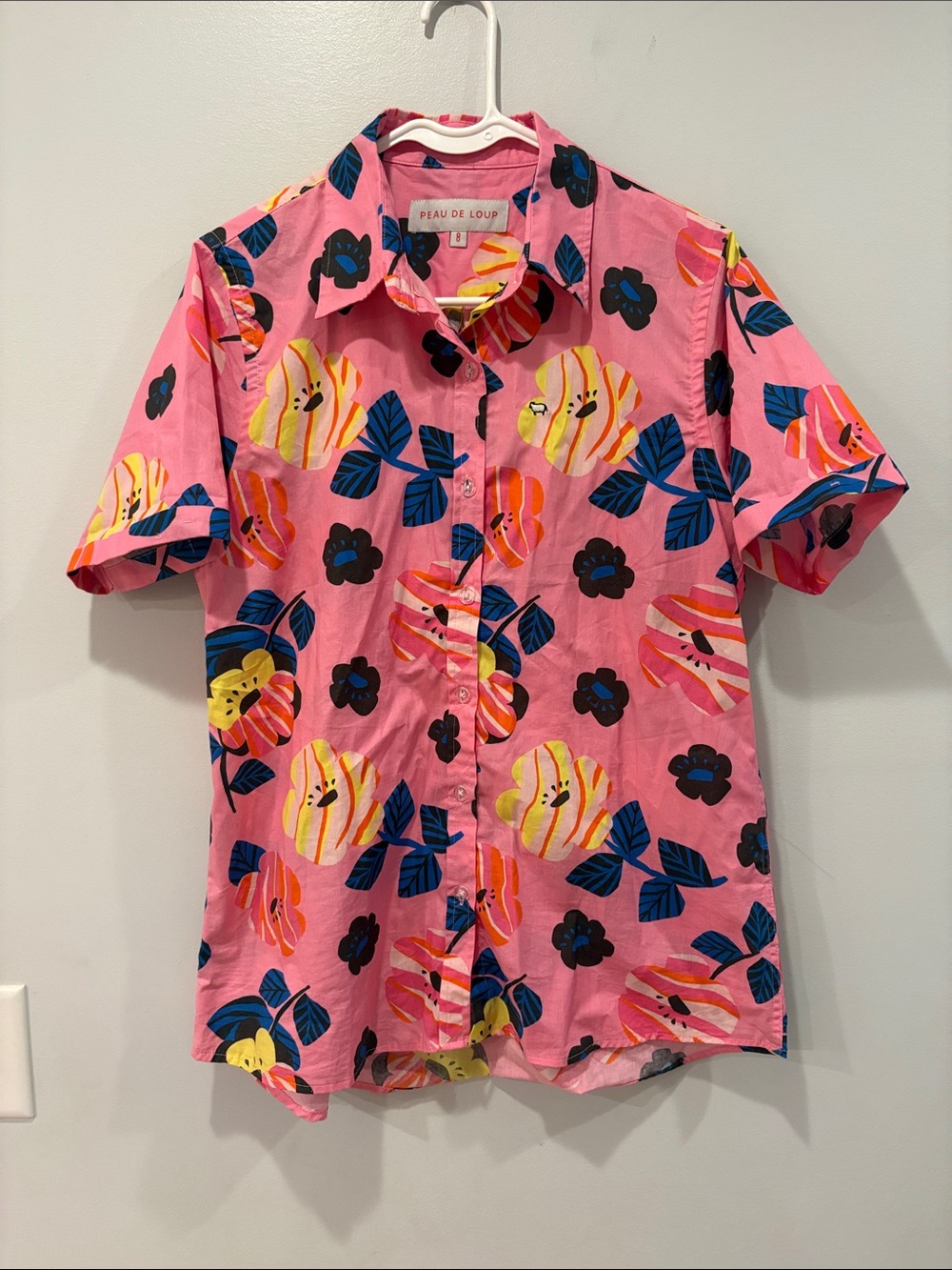 Peau De Loup Pink Floral Short-Sleeve Button-Down Blue Leaves ptp 20 length 35